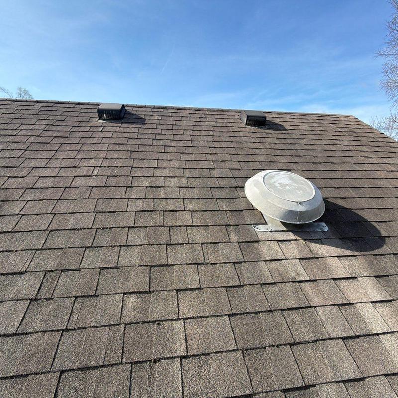 Asphalt shingle roof with vent cap and ridge vents