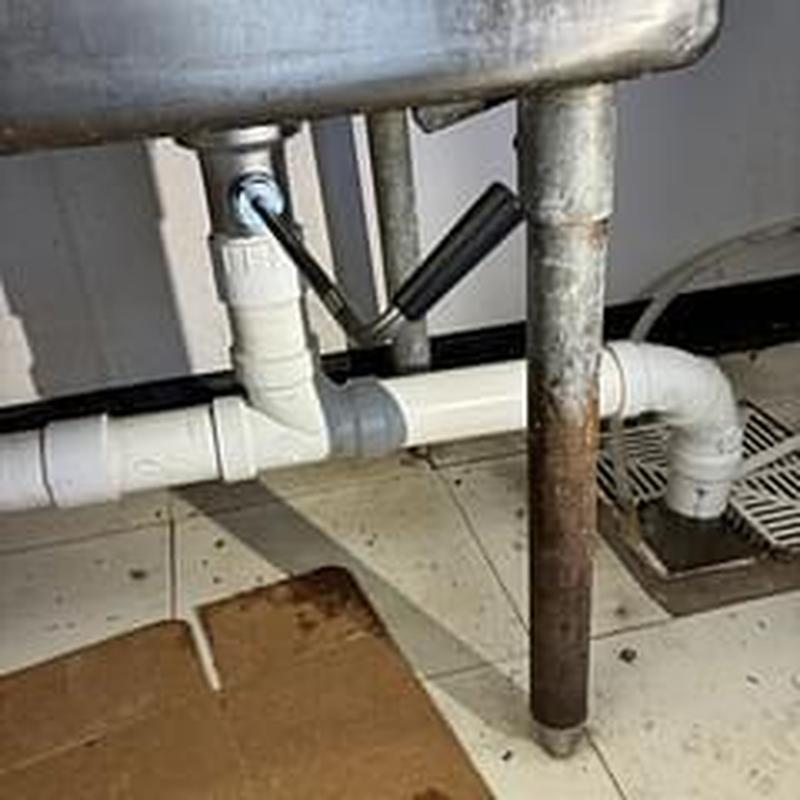 Compartment sink lever drain and floor sink piping Compartment sink lever drain and floor sink piping