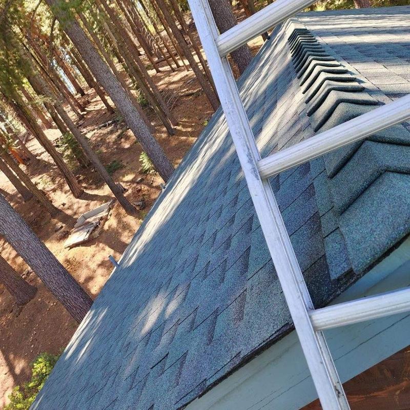 Gaf lifetime asphalt roof with ridge vent and ladder
