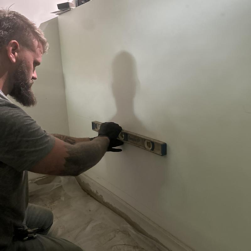 Wall surface leveling with bubble level tool
