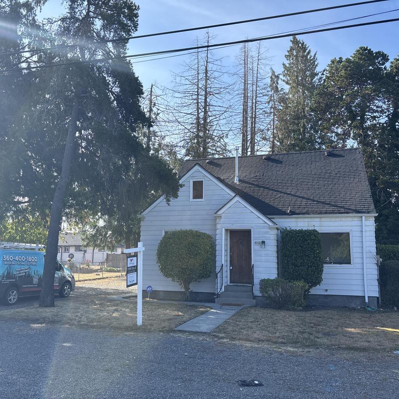 Asphalt shingle roof on house for sale in Hayden ID