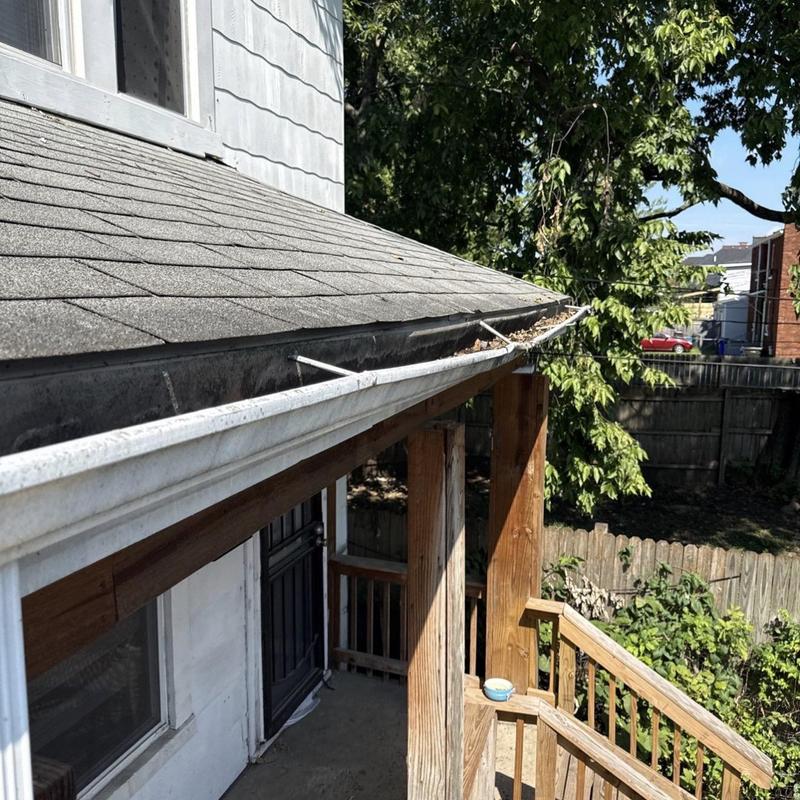 Gutter system with loose hangers on house exterior