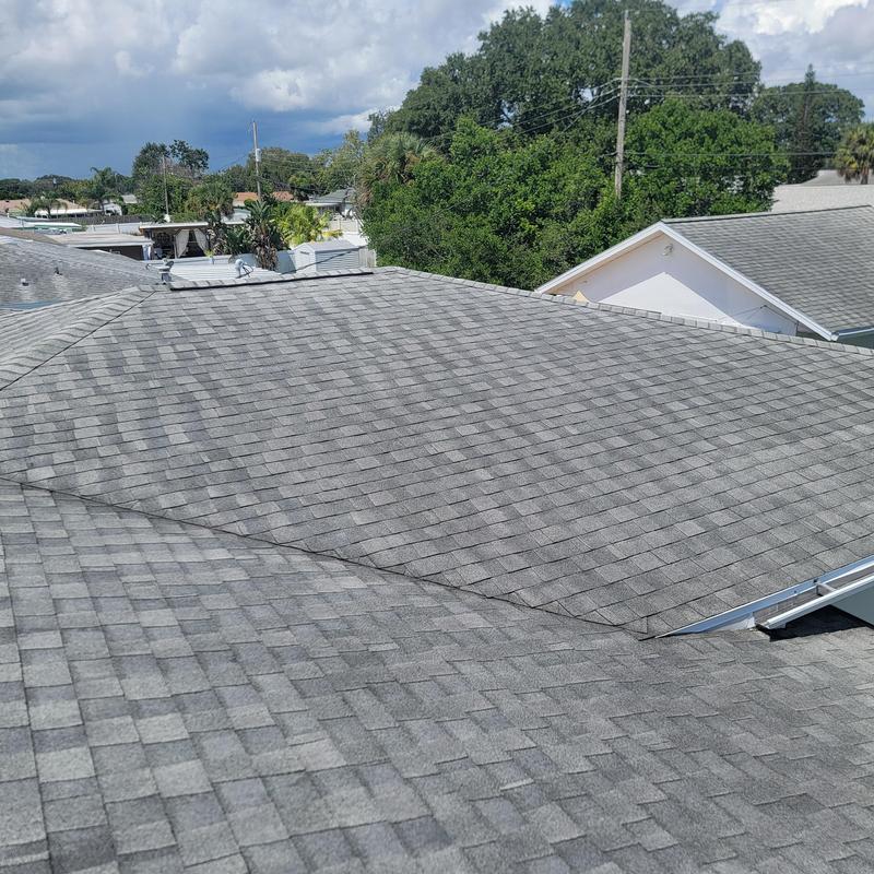 Dimensional shingle roof in good condition Dimensional shingle roof in good condition