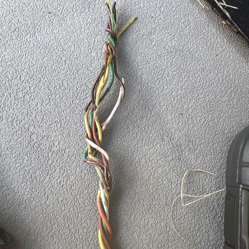HVAC condenser communication wiring twisted strands HVAC condenser communication wiring twisted strands