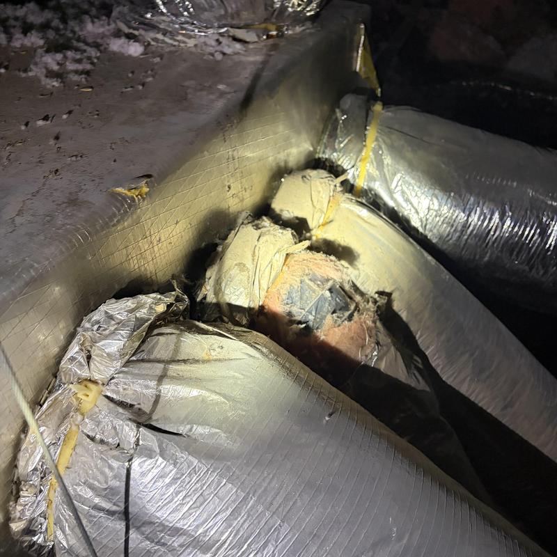 Insulated HVAC flex ducts with damaged outer covering