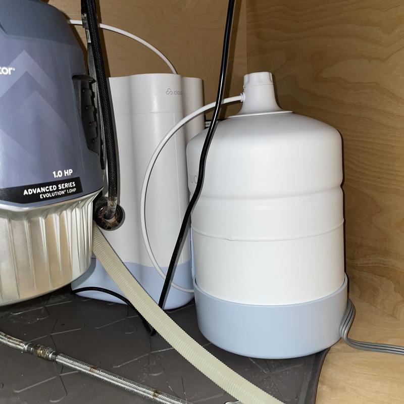 Reverse osmosis water filtration system under sink Reverse osmosis water filtration system under sink