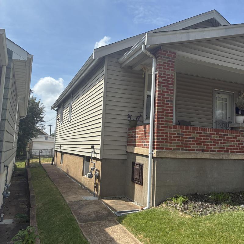House exterior siding and gutter downspout in Fenton, MO