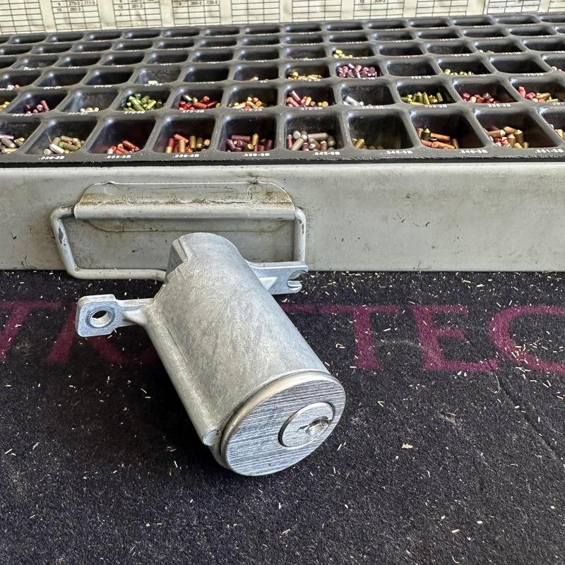 Alarm exit device cylinder with key pins tray Alarm exit device cylinder with key pins tray