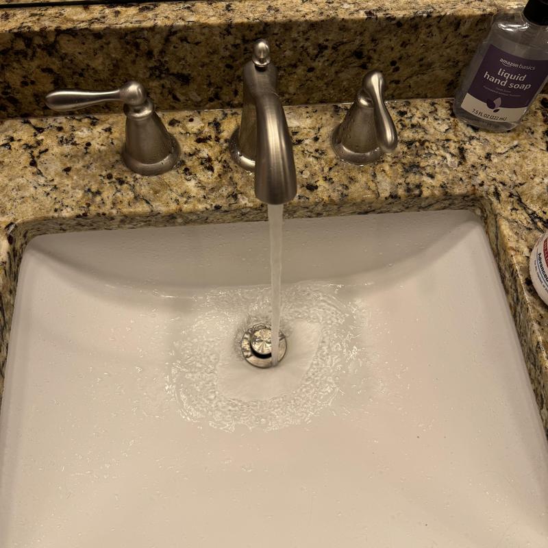 Bathroom faucet aerators flow with clean water Bathroom faucet aerators flow with clean water