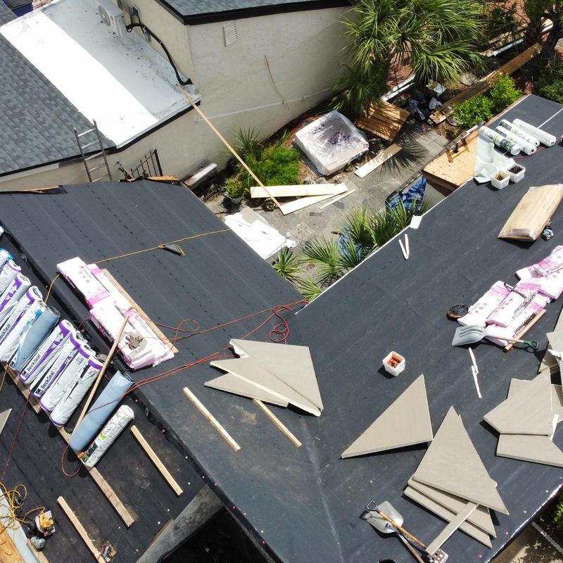 Flat roof underlayment installation with roofing materials Flat roof underlayment installation with roofing materials