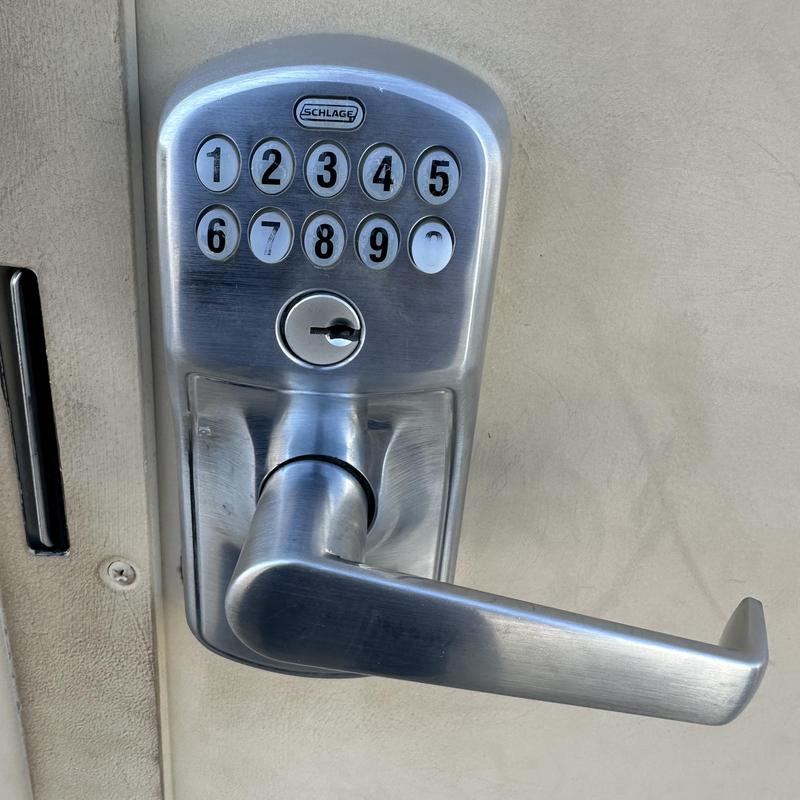 Keypad lever lock with code and battery change Keypad lever lock with code and battery change