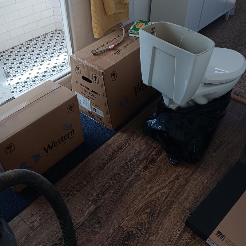 Toilet units and closet flanges with packaging boxes Toilet units and closet flanges with packaging boxes