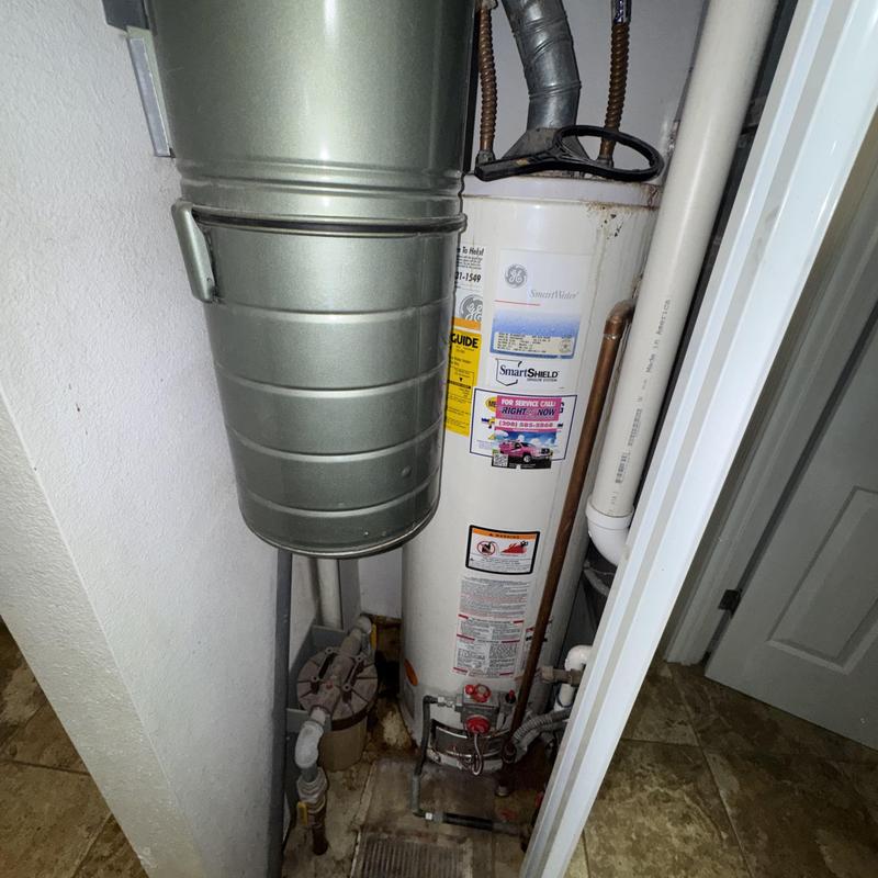 40-gallon gas water heater with new expansion tank 40-gallon gas water heater with new expansion tank