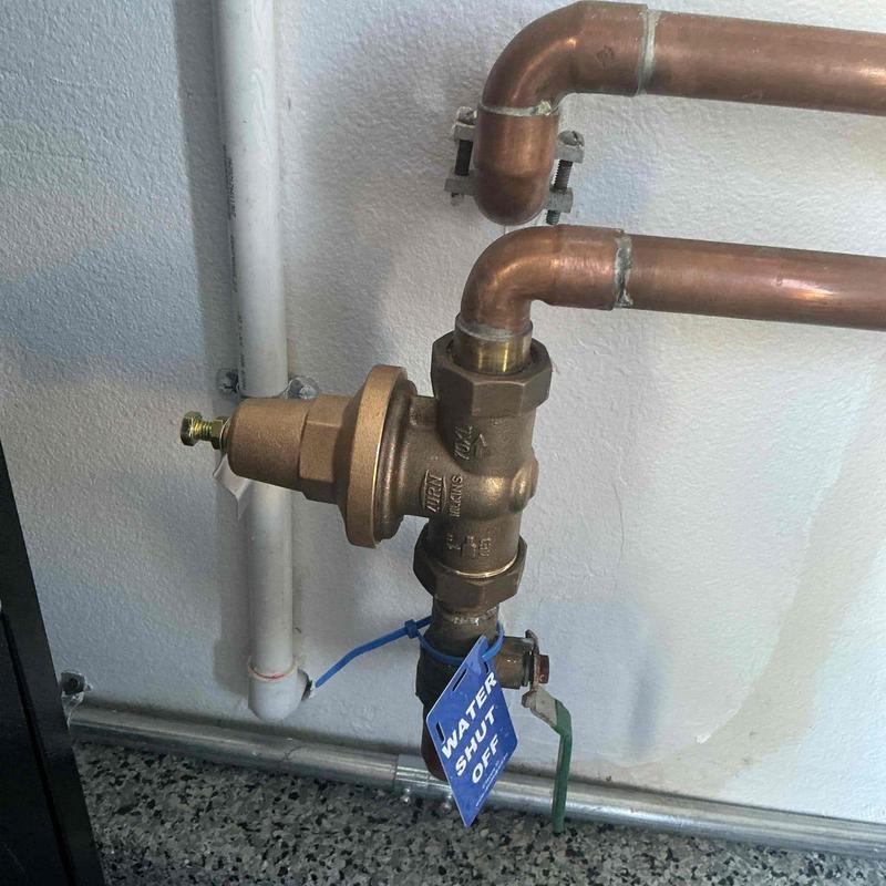 1-inch pressure regulator with copper piping installation 1-inch pressure regulator with copper piping installation