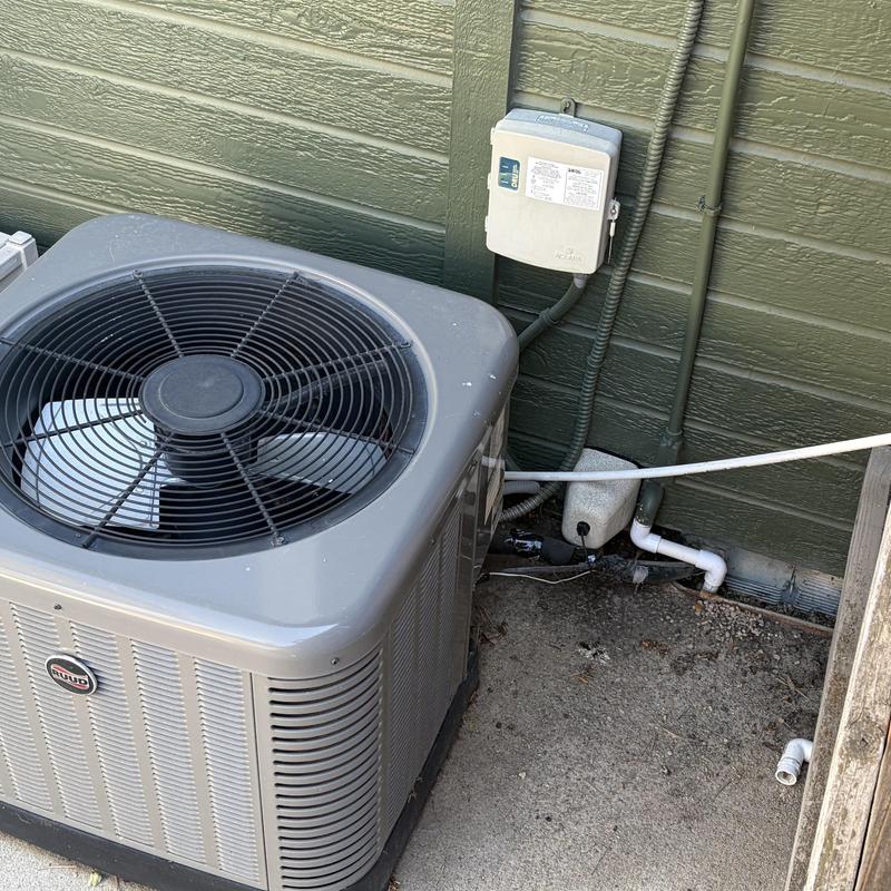 Air conditioner with condensate pump and drain line installation Air conditioner with condensate pump and drain line installation