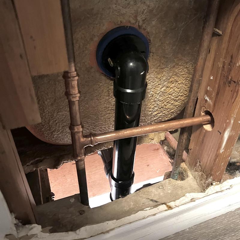 Tub waste and overflow drainage pipe installation Tub waste and overflow drainage pipe installation