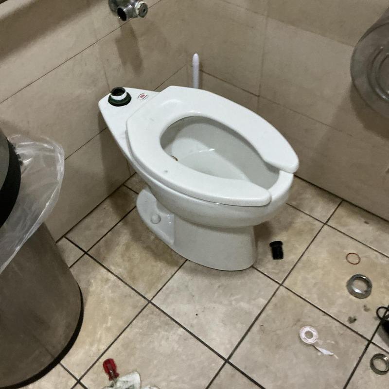 Commercial toilet with Sloan flush valve parts Commercial toilet with Sloan flush valve parts
