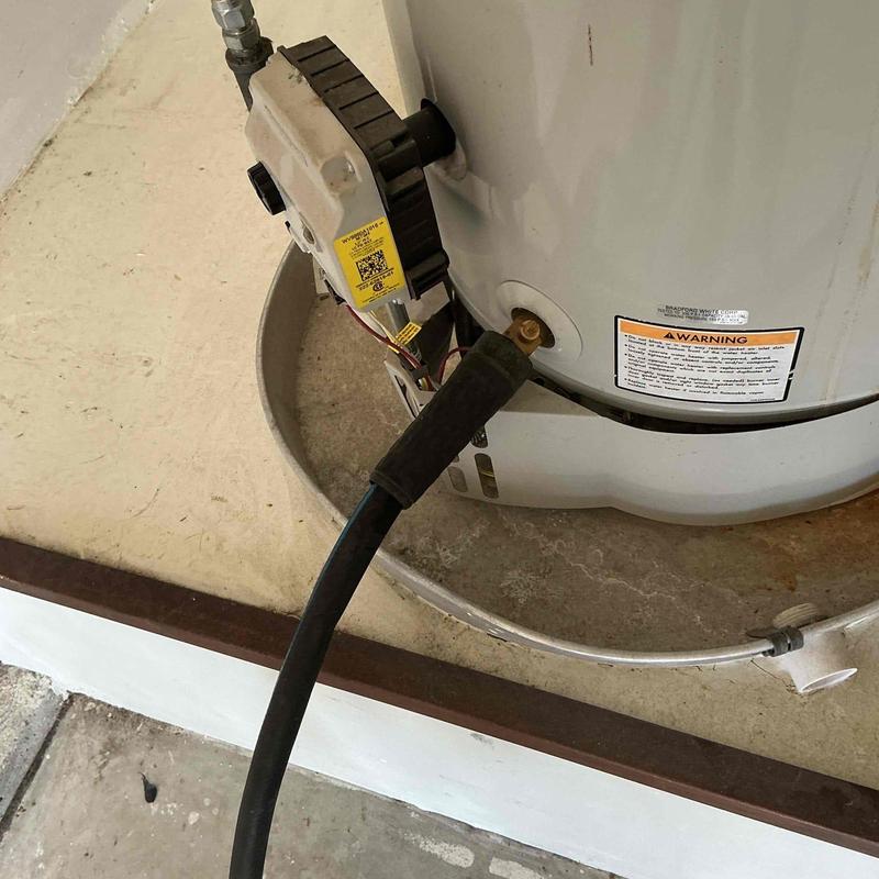 Water heater drain valve with attached hose for flushing Water heater drain valve with attached hose for flushing