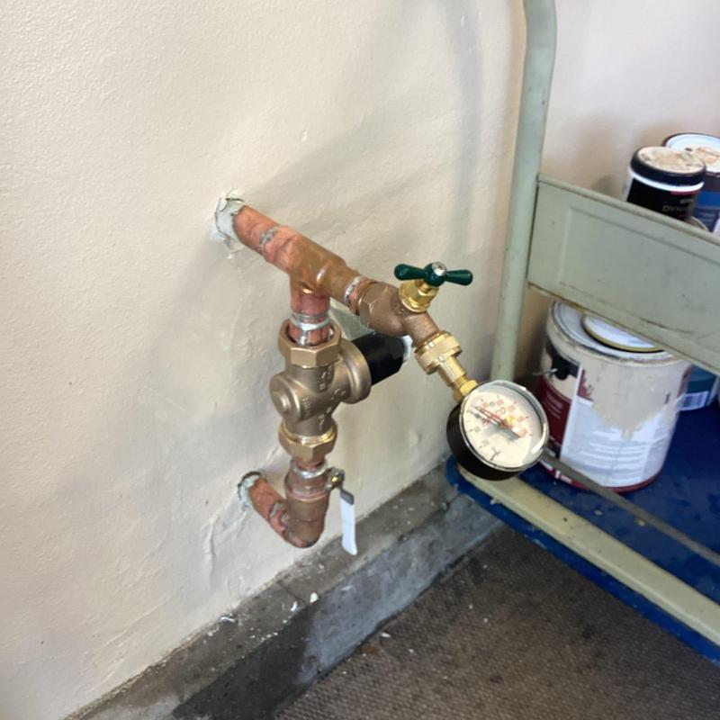 Pressure regulator and shut-off valve installation Pressure regulator and shut-off valve installation