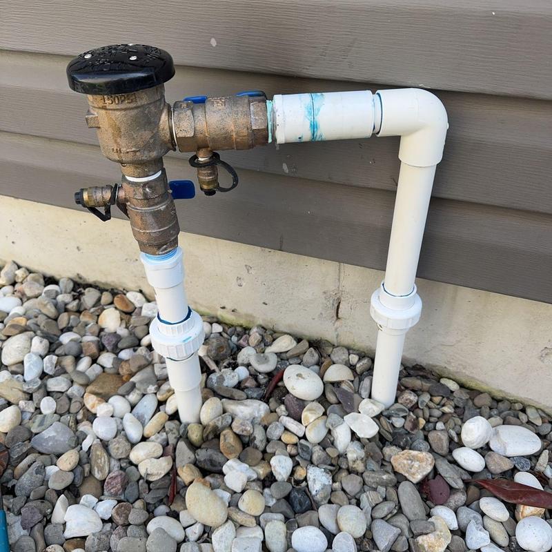 Backflow preventer assembly on sprinkler system pipe