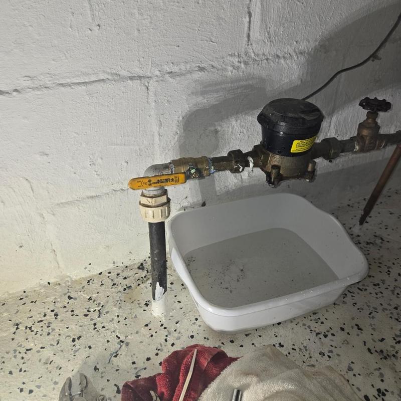 Water meter valve with shutoff handle and basin Water meter valve with shutoff handle and basin