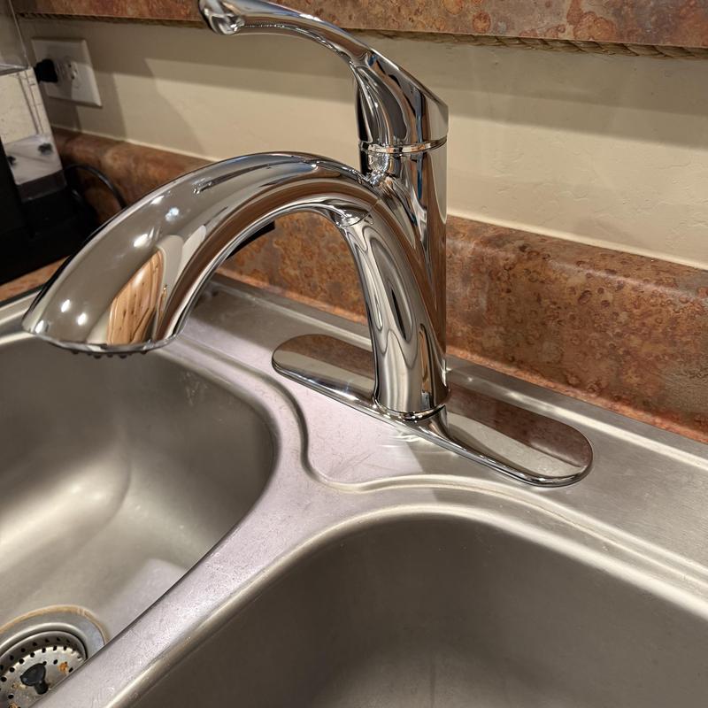 Kitchen faucet with dual sink and countertop Kitchen faucet with dual sink and countertop