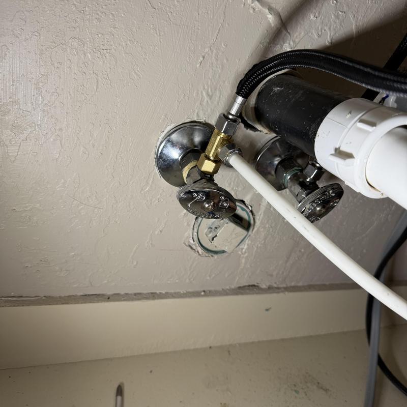 Kitchen faucet supply line with adapt tee installation Kitchen faucet supply line with adapt tee installation