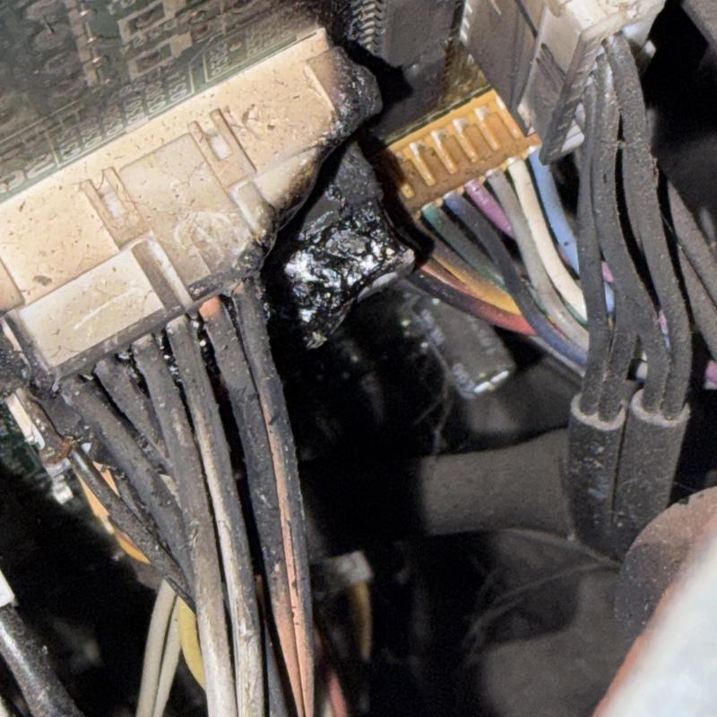 Daikin mini-split circuit board with burnt connectors Daikin mini-split circuit board with burnt connectors