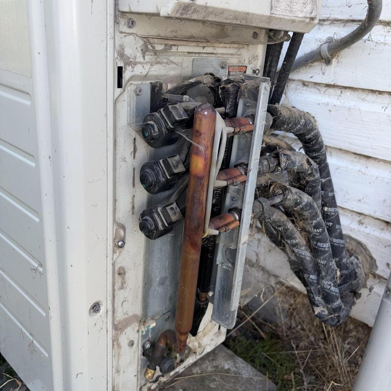 Daikin multi-zone mini-split outdoor unit with wiring damage Daikin multi-zone mini-split outdoor unit with wiring damage