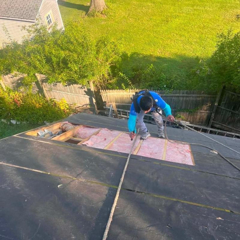 Roof decking installation with visible insulation and roofing underlayment