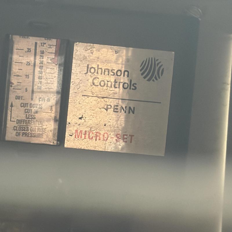 Walk-in cooler pressure control gauge and label Walk-in cooler pressure control gauge and label