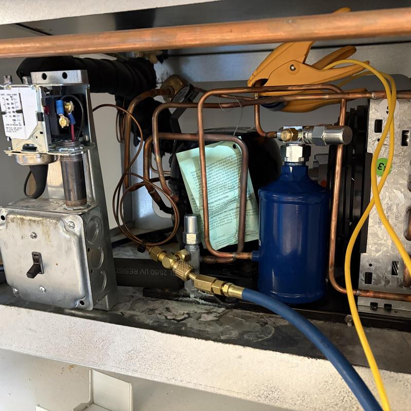 Cold salad bar compressor with copper piping and gauge Cold salad bar compressor with copper piping and gauge
