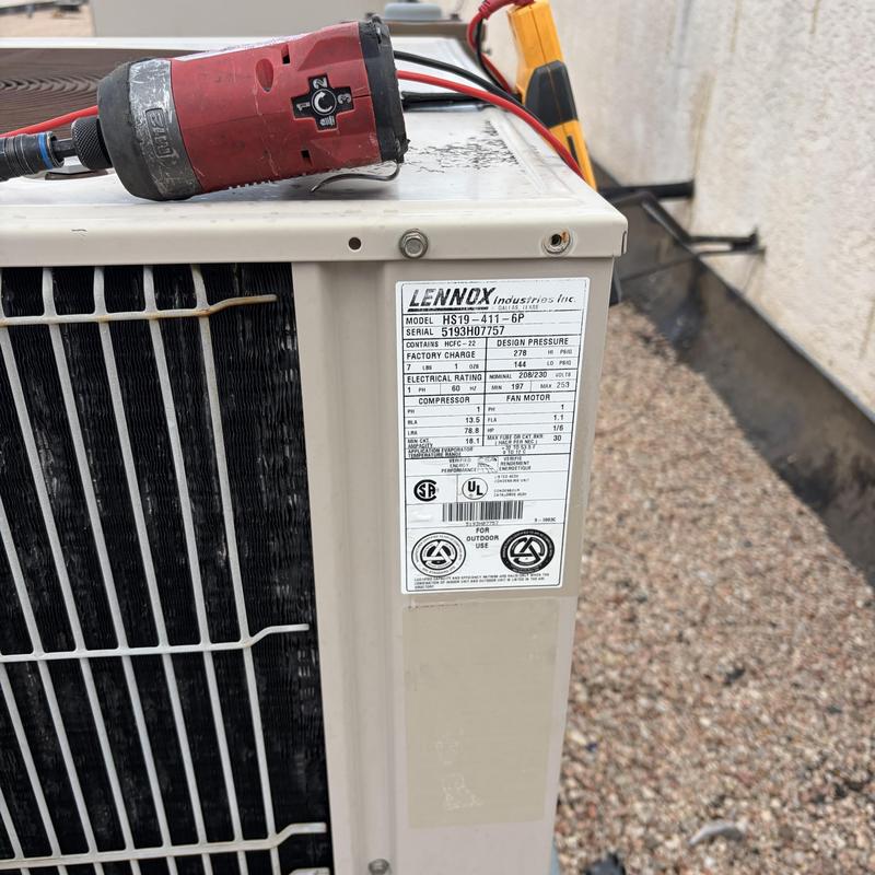 Lennox HS19-411-6P HVAC unit with pressure gauge Lennox HS19-411-6P HVAC unit with pressure gauge