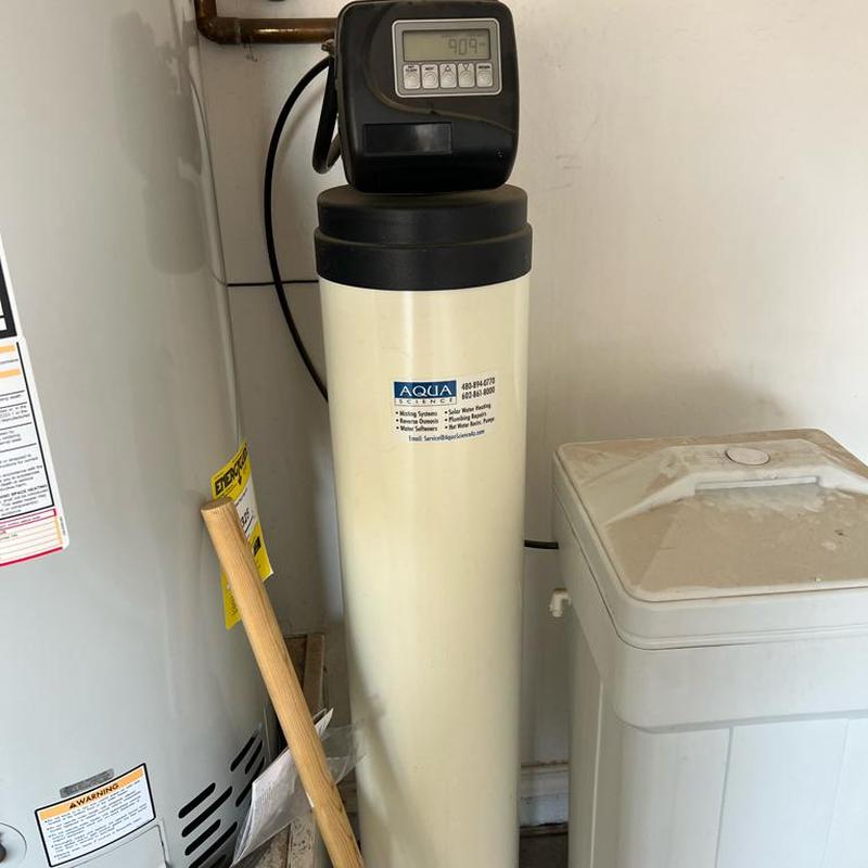Water softener system with control valve and brine tank