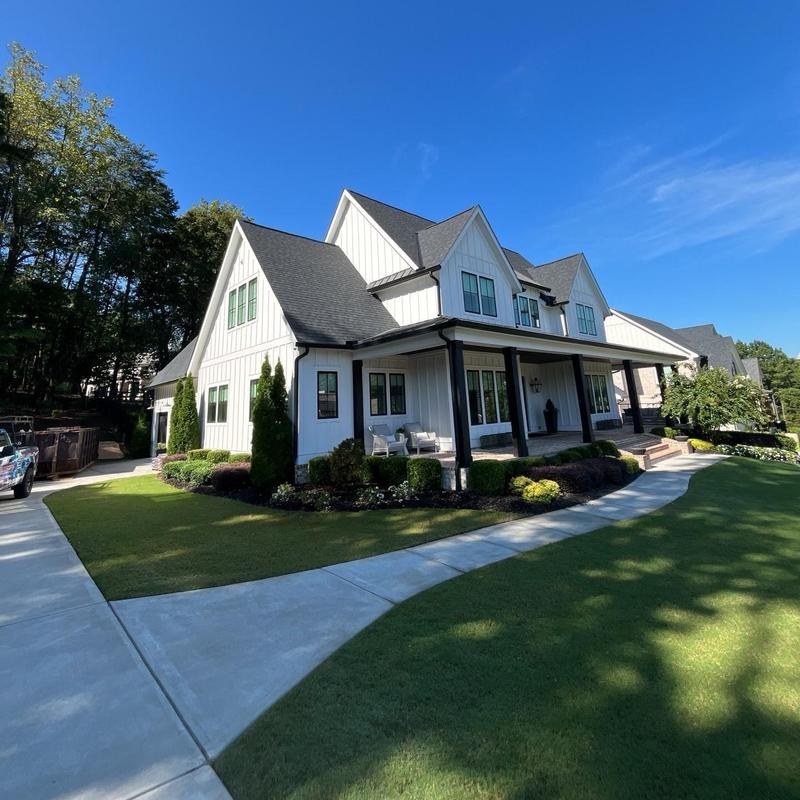 CertainTeed Landmark PRO shingles on farmhouse roof