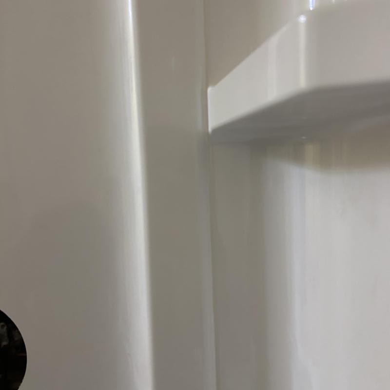 Shower enclosure corner with seamless blending installation Shower enclosure corner with seamless blending installation