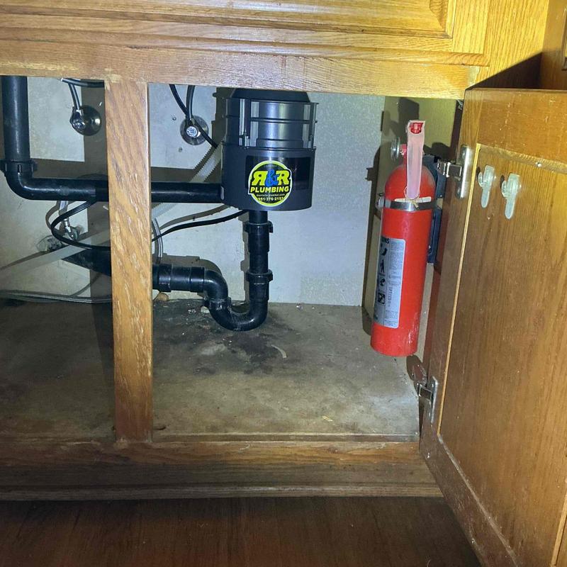 Garbage disposal with quick-release mounting system