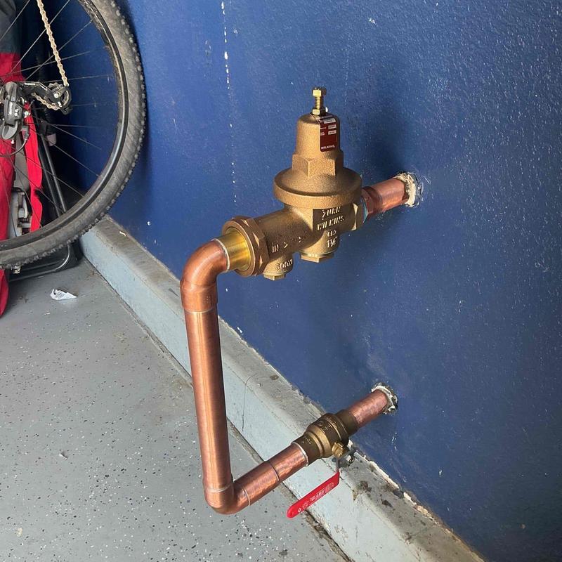 Pressure regulator with copper piping installation