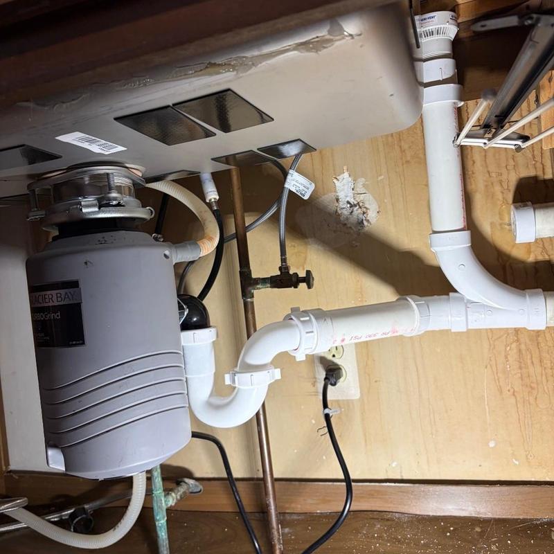 Kitchen sink drain and garbage disposal installation Kitchen sink drain and garbage disposal installation