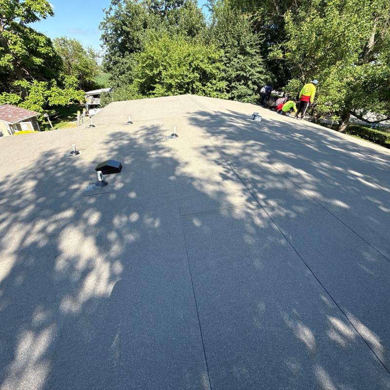 Mule-Hide SBS SA flat roof with workers Mule-Hide SBS SA flat roof with workers
