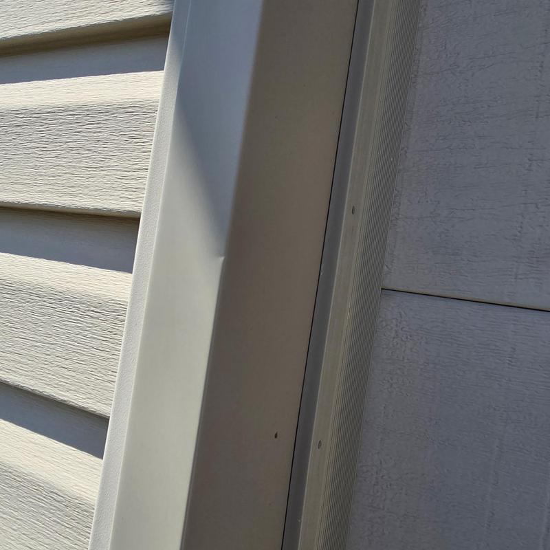 Vinyl siding corner trim installation in Lincoln NE Vinyl siding corner trim installation in Lincoln NE
