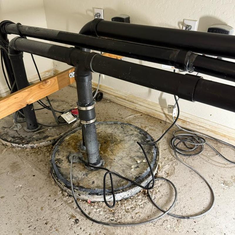 Zoeller 1/2hp sump pump with sealed lid and piping