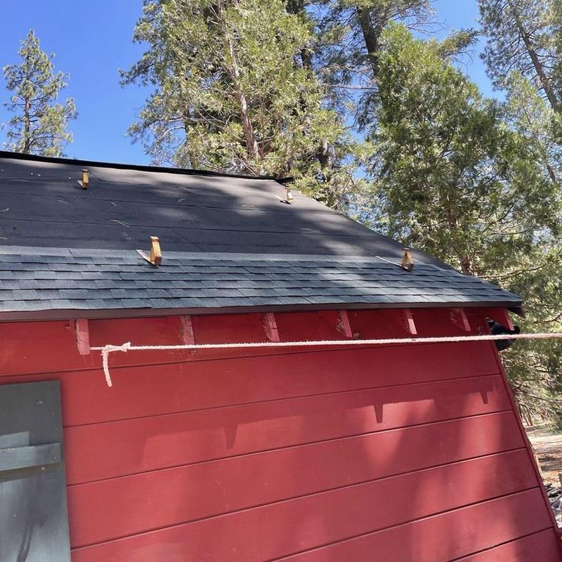 Gaf asphalt shingle roof installation on cabin Gaf asphalt shingle roof installation on cabin