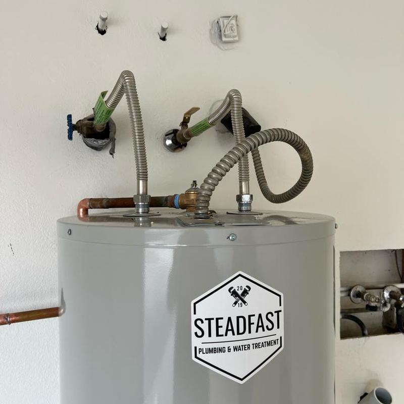 Electric water heater with connected supply lines and valves