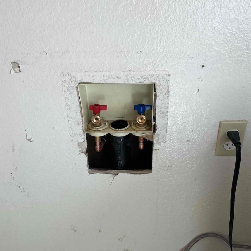 Washing machine valve box with copper pipe fittings