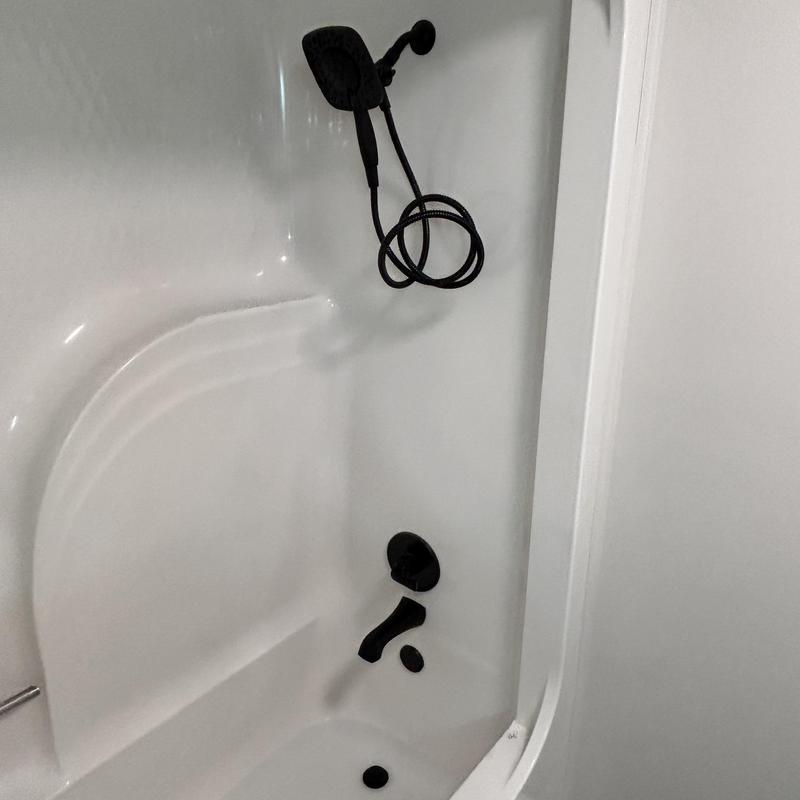 Shower valve and tub faucet with black fixtures Shower valve and tub faucet with black fixtures
