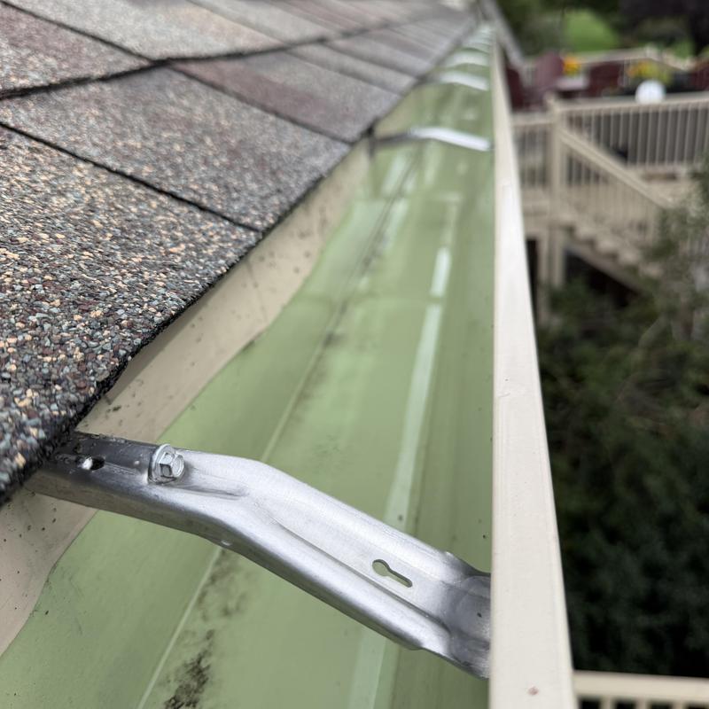6-inch aluminum gutter with metal hanger bracket 6-inch aluminum gutter with metal hanger bracket