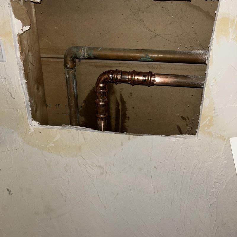 Copper water pipe leak repair inside drywall cavity Copper water pipe leak repair inside drywall cavity