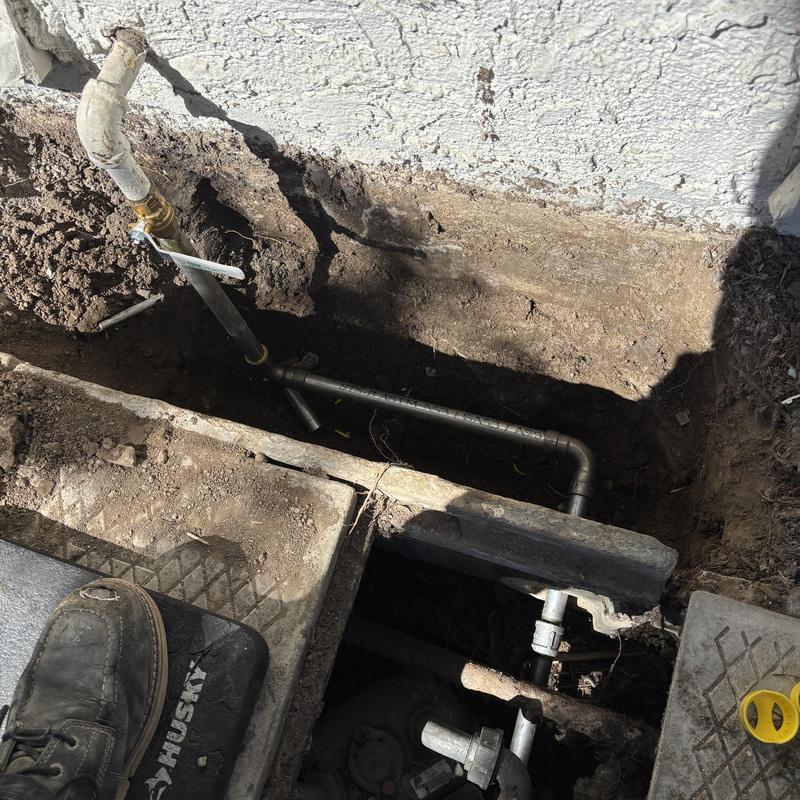 Gas line replacement with shutoff valve in trench Gas line replacement with shutoff valve in trench