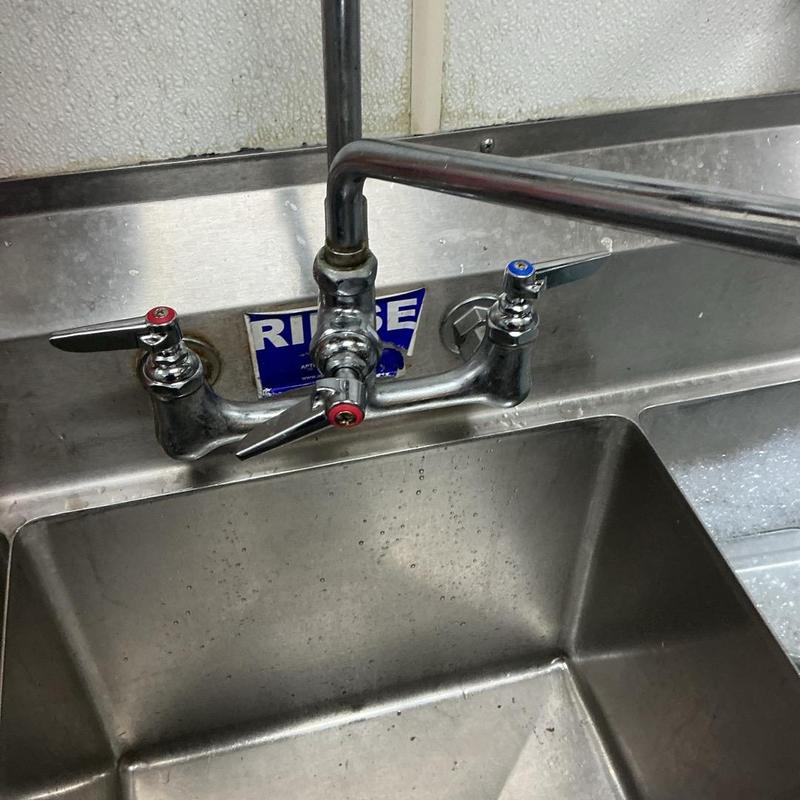 Three-compartment commercial sink faucet with spray hose Three-compartment commercial sink faucet with spray hose